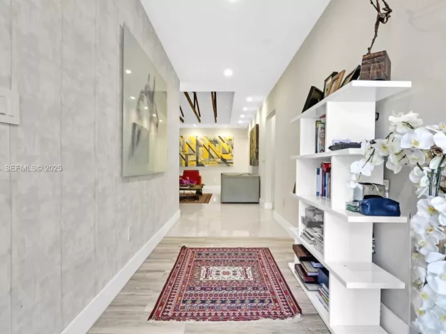 4-bedroom home for sale in Surfside - 9008 Dickens Ave - MondialRealty