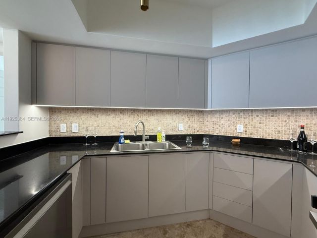 2-bedroom condo for sale in Sunny Isles Beach - 16699 Collins Ave 2701 - MondialRealty