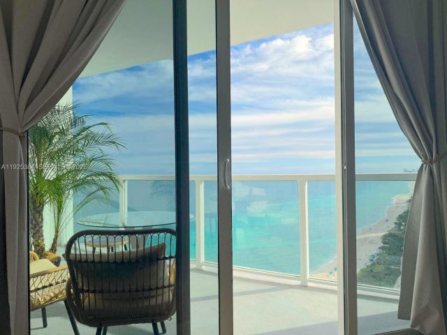 2-bedroom condo for sale in Sunny Isles Beach - 16699 Collins Ave 2701 - MondialRealty