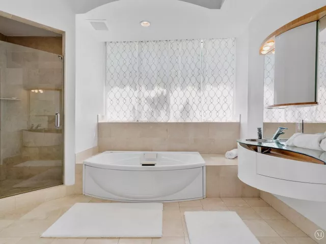 3-bedroom condo for sale in Sunny Isles Beach - 18101 Collins Avenue 401 - MondialRealty