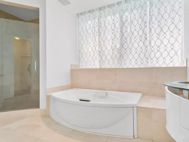 3-bedroom condo for sale in Sunny Isles Beach - 18101 Collins Avenue 401 - MondialRealty