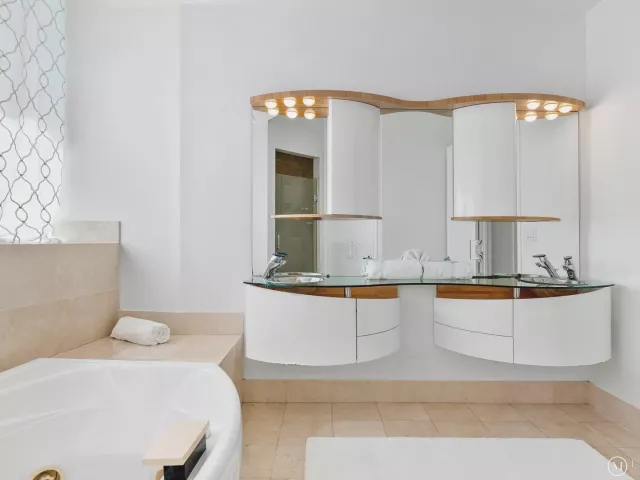 3-bedroom condo for sale in Sunny Isles Beach - 18101 Collins Avenue 401 - MondialRealty