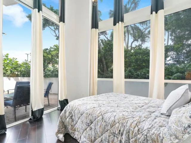 3-bedroom condo for sale in Sunny Isles Beach - 18101 Collins Avenue 401 - MondialRealty