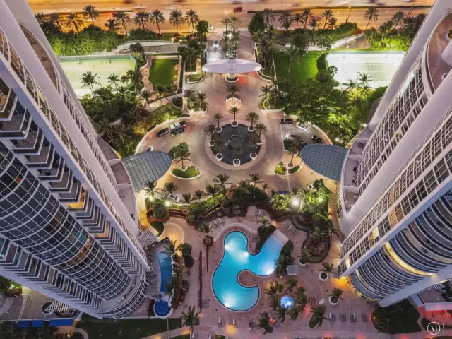 3-bedroom condo for sale in Sunny Isles Beach - 18101 Collins Avenue 401 - MondialRealty