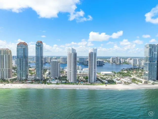 3-bedroom condo for sale in Sunny Isles Beach - 18101 Collins Avenue 401 - MondialRealty