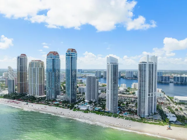 3-bedroom condo for sale in Sunny Isles Beach - 18101 Collins Avenue 401 - MondialRealty