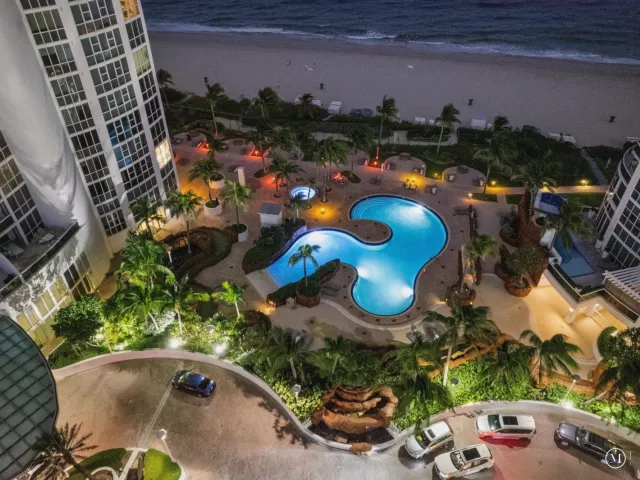3-bedroom condo for sale in Sunny Isles Beach - 18101 Collins Avenue 401 - MondialRealty