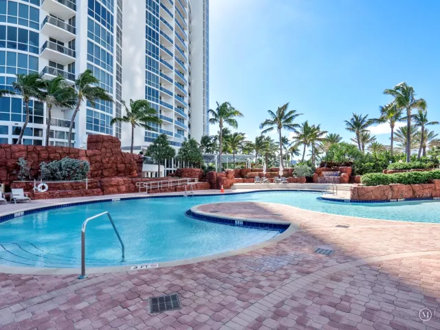 3-bedroom condo for sale in Sunny Isles Beach - 18101 Collins Avenue 401 - MondialRealty