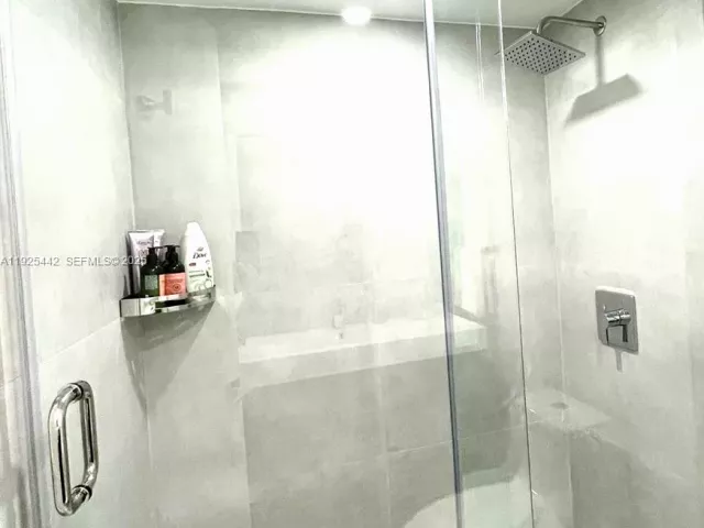 2-bedroom condo for sale in Miami Beach - 5900 Collins Ave 1104 - MondialRealty