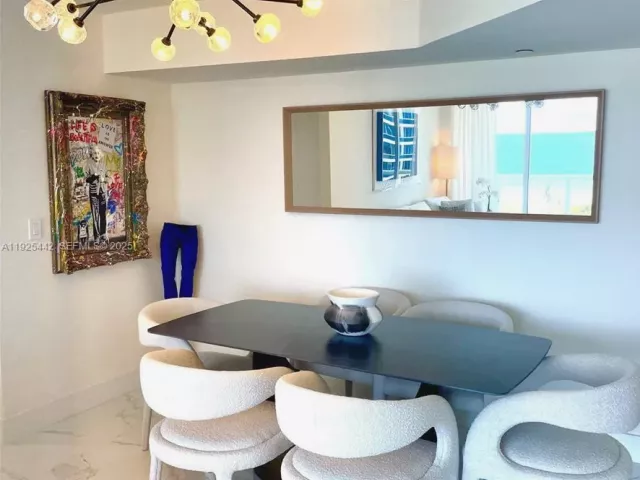 2-bedroom condo for sale in Miami Beach - 5900 Collins Ave 1104 - MondialRealty