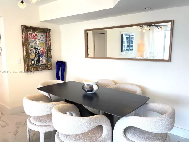 2-bedroom condo for sale in Miami Beach - 5900 Collins Ave 1104 - MondialRealty