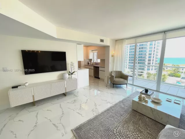 2-bedroom condo for sale in Miami Beach - 5900 Collins Ave 1104 - MondialRealty