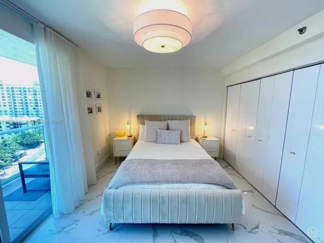 2-bedroom condo for sale in Miami Beach - 5900 Collins Ave 1104 - MondialRealty