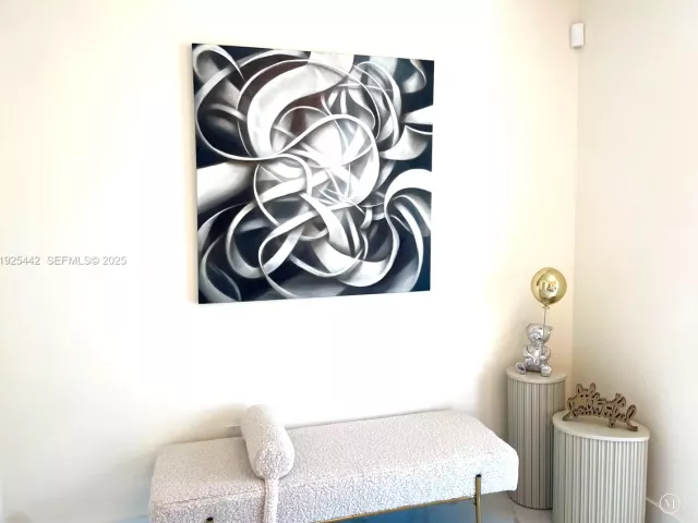 2-bedroom condo for sale in Miami Beach - 5900 Collins Ave 1104 - MondialRealty