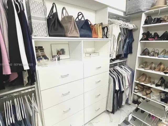 2-bedroom condo for sale in Miami Beach - 5900 Collins Ave 1104 - MondialRealty