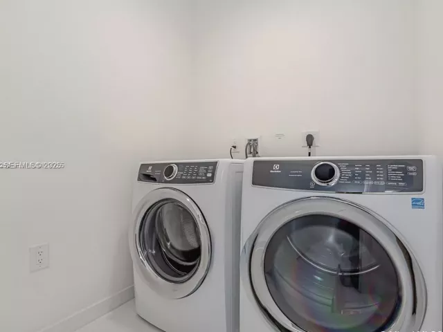 2-bedroom condo for sale in Miami - 851 NE 1st Ave 1608 - MondialRealty