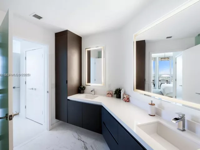 2-bedroom condo for sale in Miami - 851 NE 1st Ave 3308 - MondialRealty