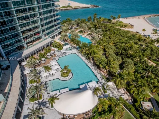 3-bedroom condo for rent in Bal Harbour - 10295 Collins Ave 1203 - MondialRealty