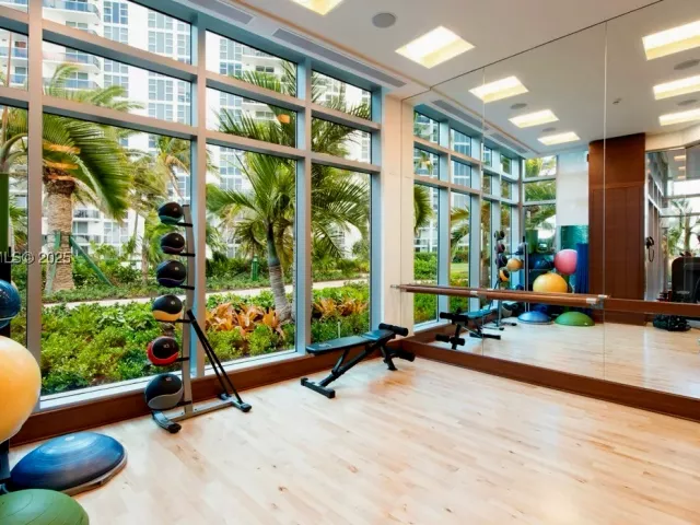 3-bedroom condo for rent in Bal Harbour - 10295 Collins Ave 1203 - MondialRealty