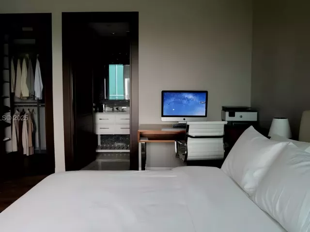 3-bedroom condo for rent in Bal Harbour - 10295 Collins Ave 1203 - MondialRealty