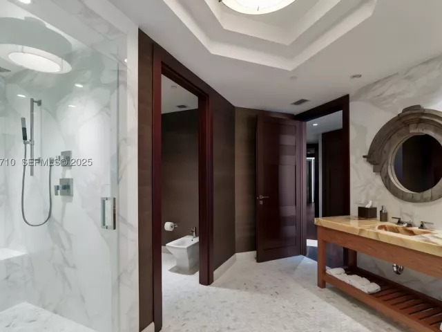 3-bedroom condo for rent in Bal Harbour - 10295 Collins Ave 1203 - MondialRealty