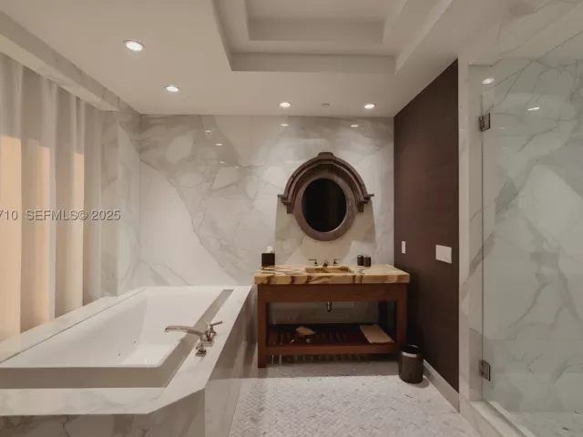 3-bedroom condo for rent in Bal Harbour - 10295 Collins Ave 1203 - MondialRealty