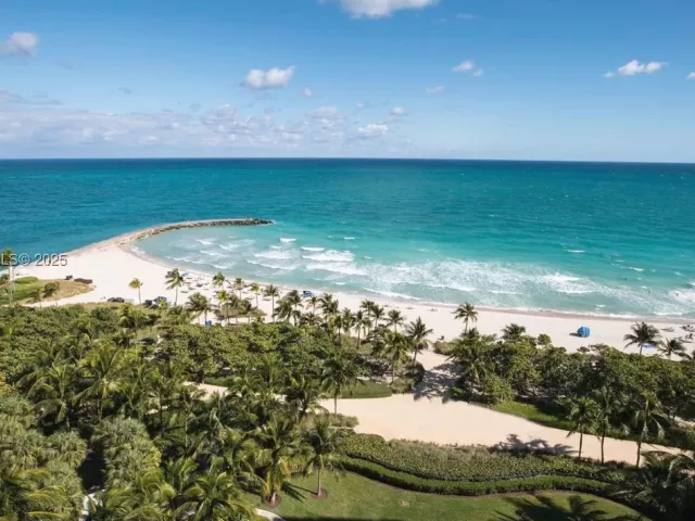 3-bedroom condo for sale in Bal Harbour - 10295 Collins Ave 1203 - MondialRealty