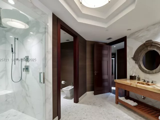 3-bedroom condo for sale in Bal Harbour - 10295 Collins Ave 1203 - MondialRealty
