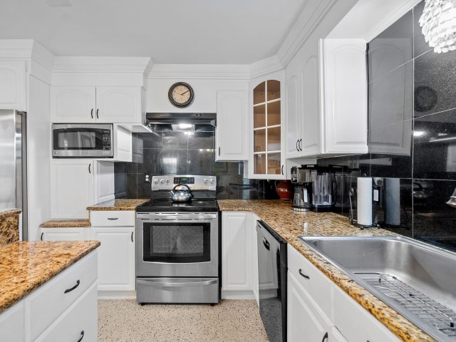 Home for rent at 321 Forsyth Street - photo 6862888