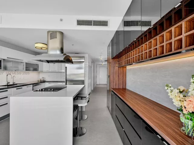 2-bedroom condo for sale in Miami - 601 NE 36th St 1101 - MondialRealty