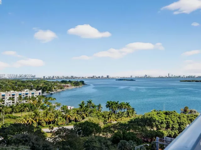 2-bedroom condo for sale in Miami - 601 NE 36th St 1101 - MondialRealty