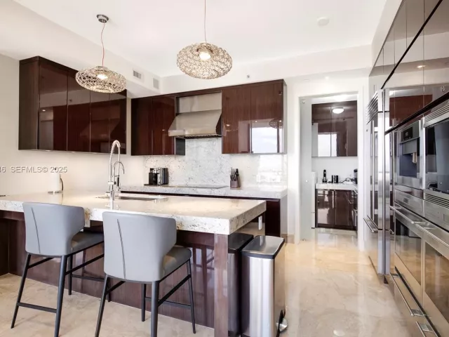 3-bedroom condo for rent in Bal Harbour - 9705 Collins Ave 1403N - MondialRealty