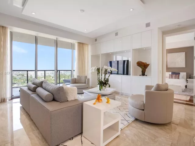 3-bedroom condo for rent in Bal Harbour - 9705 Collins Ave 1403N - MondialRealty