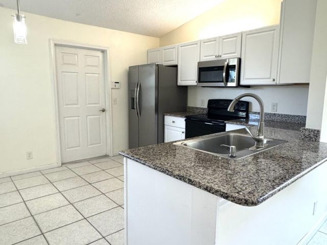 Home for rent at 5149 El Claro Circle - photo 6862851