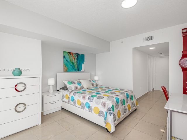 Apartment for rent  Unit #2408 - photo 6864233