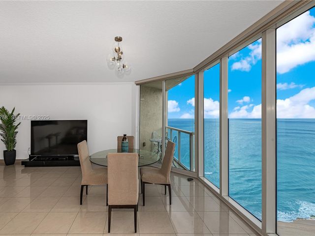 Apartment for rent  Unit #2408 - photo 6864244