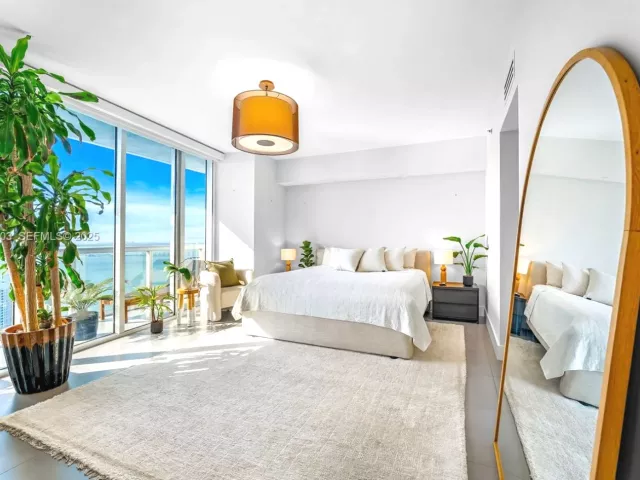 3-bedroom condo for sale in Miami - 465 E Brickell Ave 3901 - MondialRealty