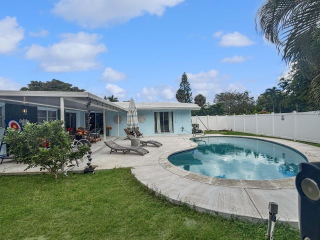 Home for rent at 100 SW 17th Street - photo 6865222