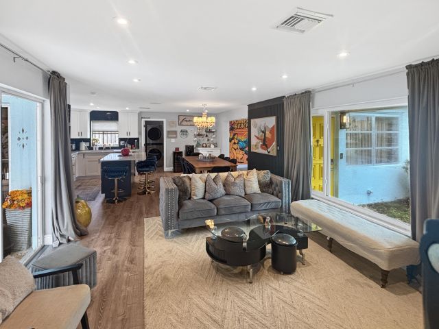 Home for rent at 100 SW 17th Street - photo 6865235