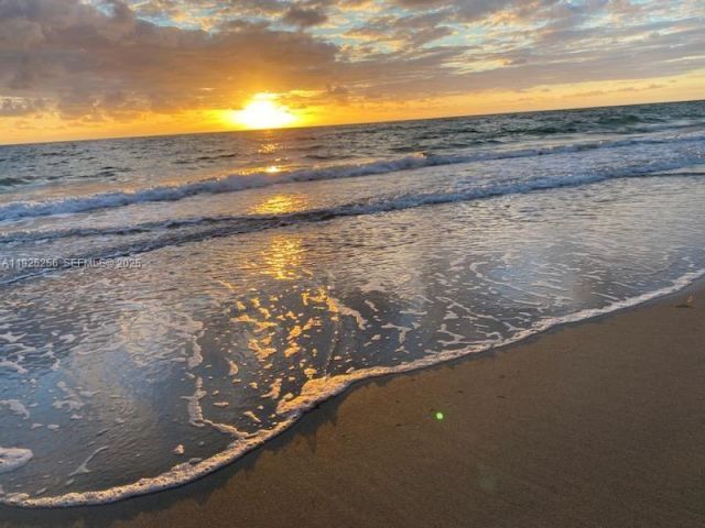 condo for sale in Hallandale Beach - 3180 S Ocean Dr 307 - MondialRealty