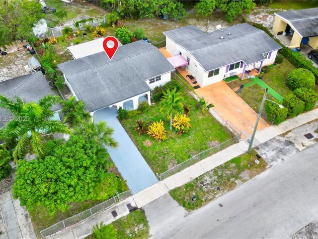 Home for sale at 1035 NW 11th Ct - photo 7434812