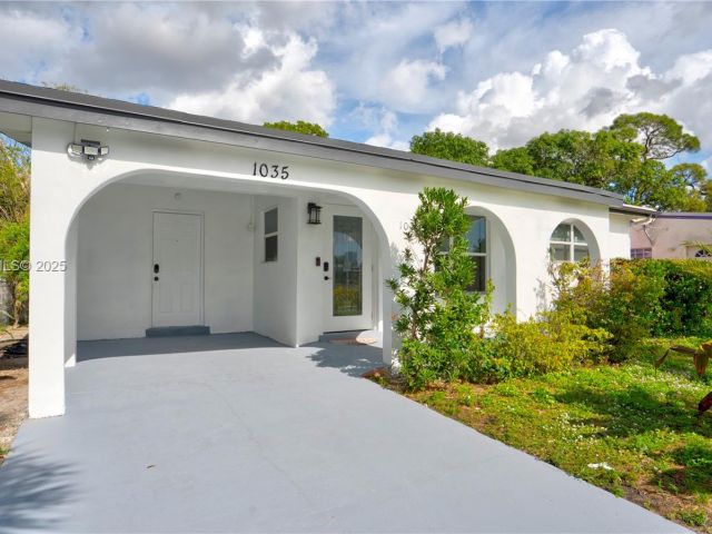 Home for sale at 1035 NW 11th Ct - photo 7434816