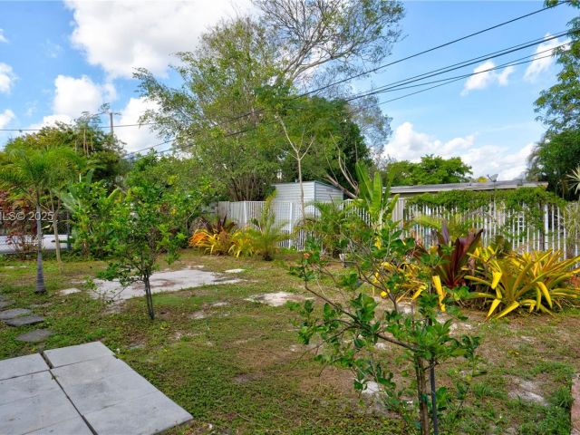 Home for sale at 1035 NW 11th Ct - photo 7434817