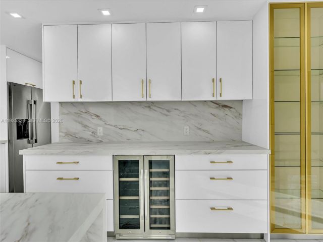 Apartment for sale  Unit #712 - photo 6883180