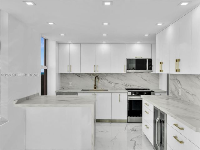 Apartment for sale  Unit #712 - photo 6883182