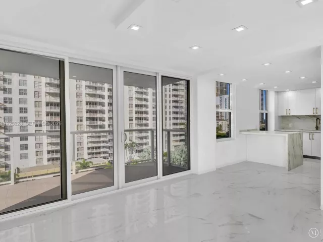 2-bedroom condo for sale in Sunny Isles Beach - 230 174th St 712 - MondialRealty