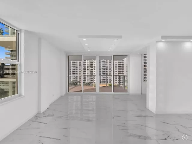 2-bedroom condo for sale in Sunny Isles Beach - 230 174th St 712 - MondialRealty