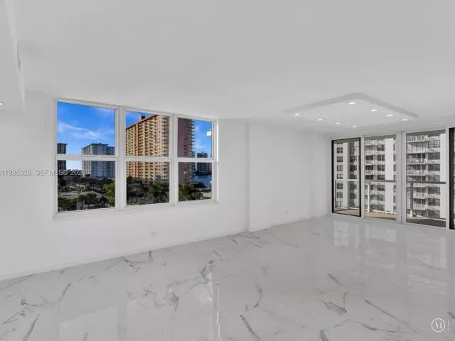2-bedroom condo for sale in Sunny Isles Beach - 230 174th St 712 - MondialRealty