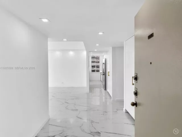 2-bedroom condo for sale in Sunny Isles Beach - 230 174th St 712 - MondialRealty