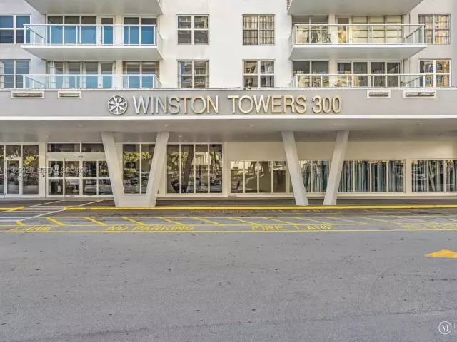 2-bedroom condo for sale in Sunny Isles Beach - 230 174th St 712 - MondialRealty